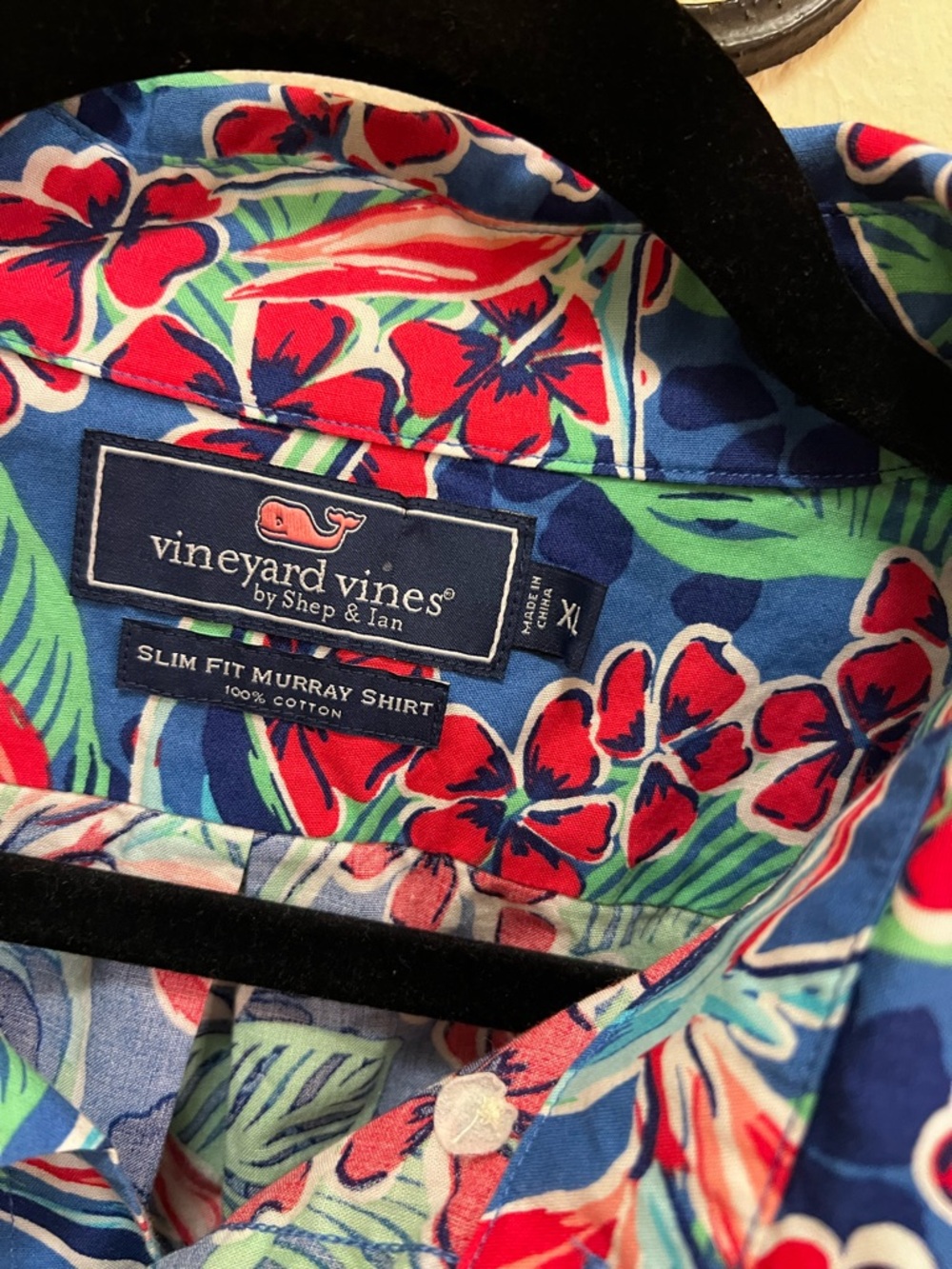 Vineyard Vines Men’s Blue Tropical Floral Short-Sleeve Button-Down Shirt - Picture 3 of 6